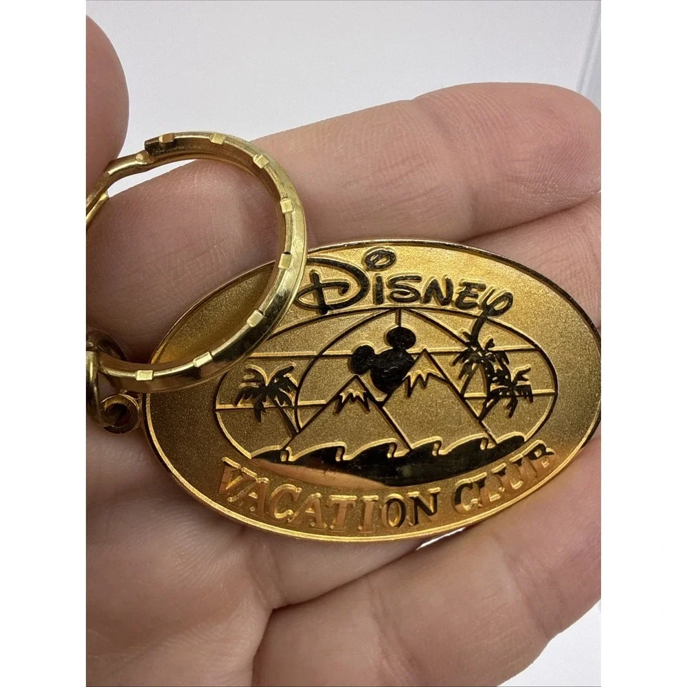 Disney Vacation Club DVC Original Logo Goldtone Keychain Bag Charm
